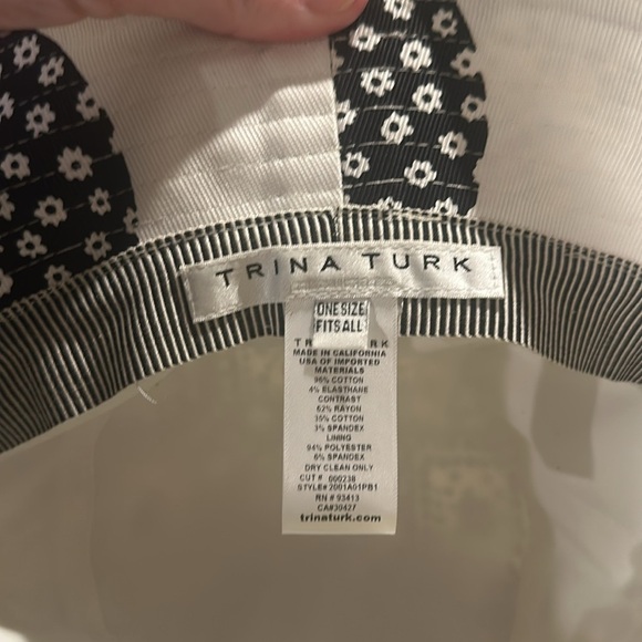 Trina Turk Stylish Black and‎ White Bucket Hat One Size EUC